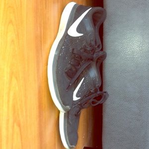Nike black tennis shoes